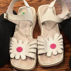 Kids White Sandals with Pink Flower Accent